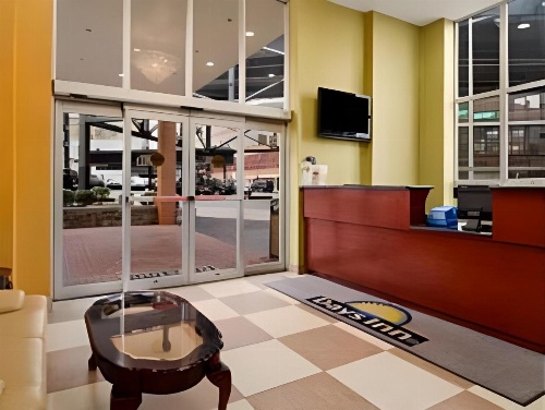 Days Inn by Wyndham Long Island City image 10