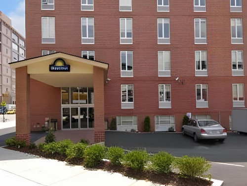 Days Inn by Wyndham Long Island City image 12