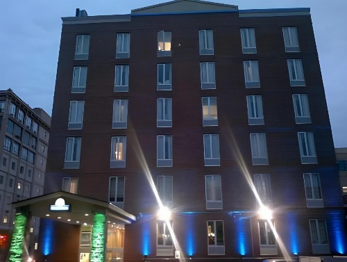 Days Inn by Wyndham Long Island City image 5