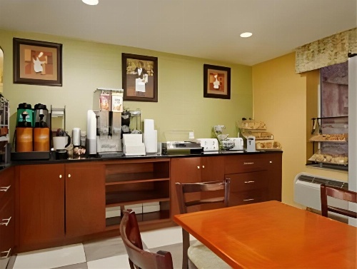 Days Inn by Wyndham Long Island City image 8